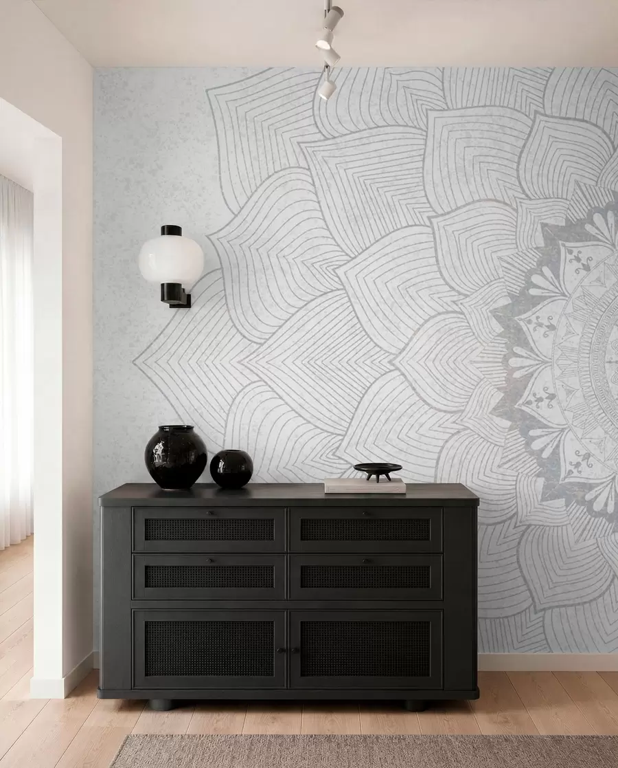 fotószőnyeg Kerek mandala, tapéta jóga térbe vagy személyes tér harmonizálására. Fali mandala szürke árnyalatokban, texturált heterogén háttéren w01088v2
