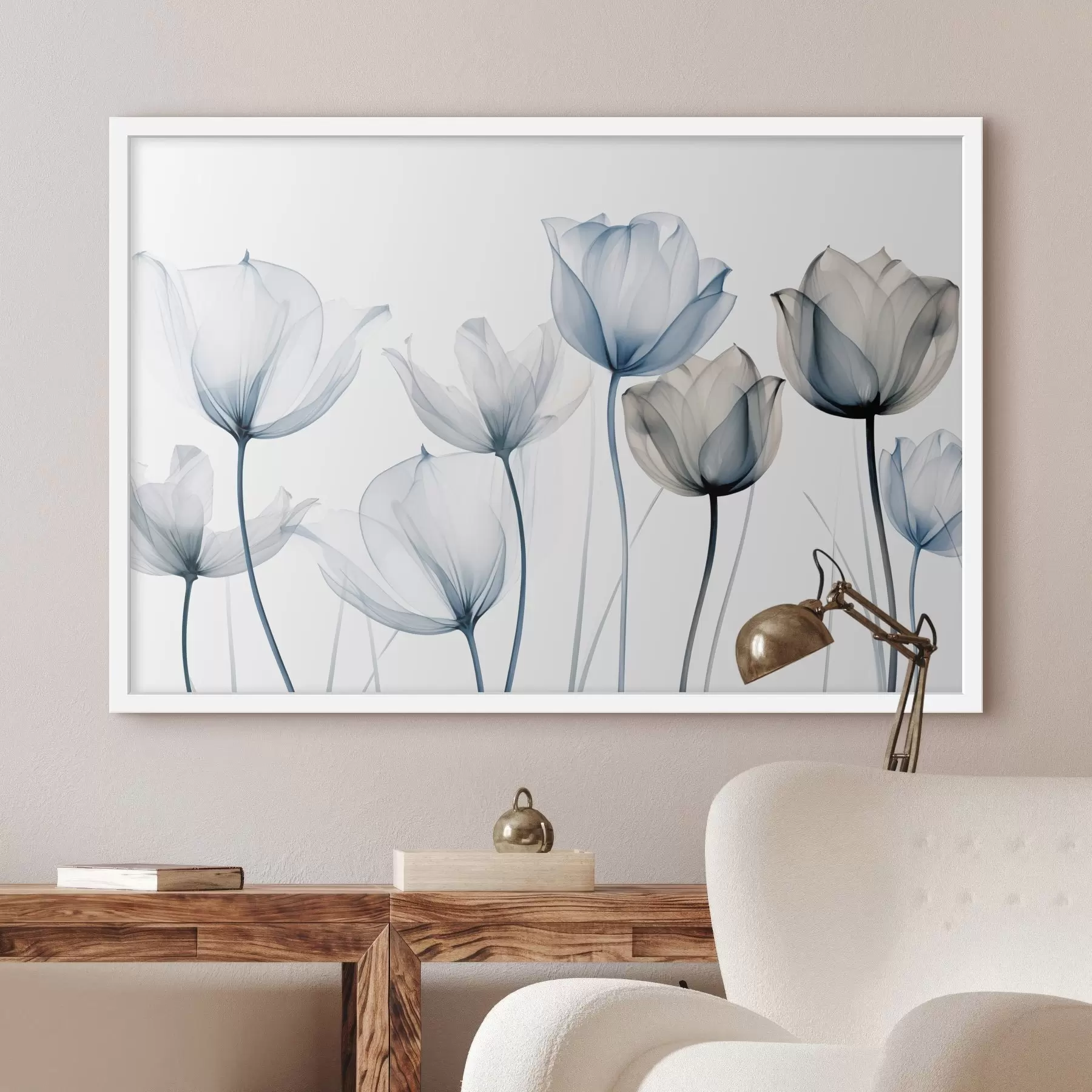 fotószőnyeg Áttetsző kék és fehér tulipánok hosszú szárakkal, egyszínű fehér háttér előtt f44409