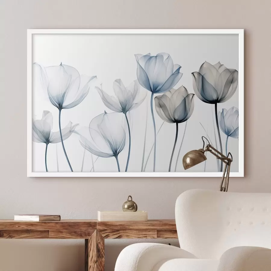 fotószőnyeg Áttetsző kék és fehér tulipánok hosszú szárakkal, egyszínű fehér háttér előtt f44409