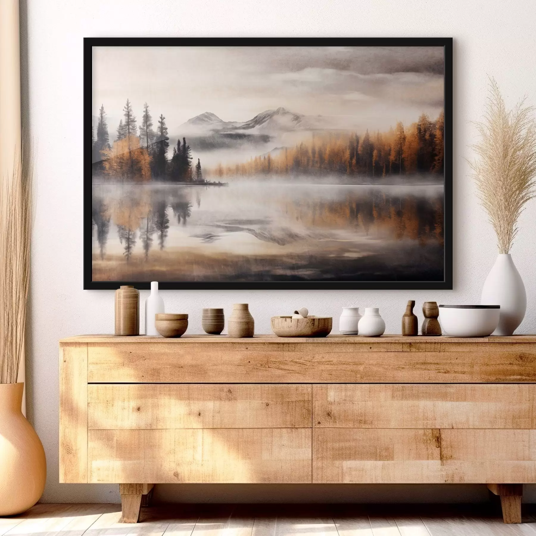 fotószőnyeg Ködös textúrájú tó táj fenyőfákkal és hegyekkel, felhős szürke égbolton f44856