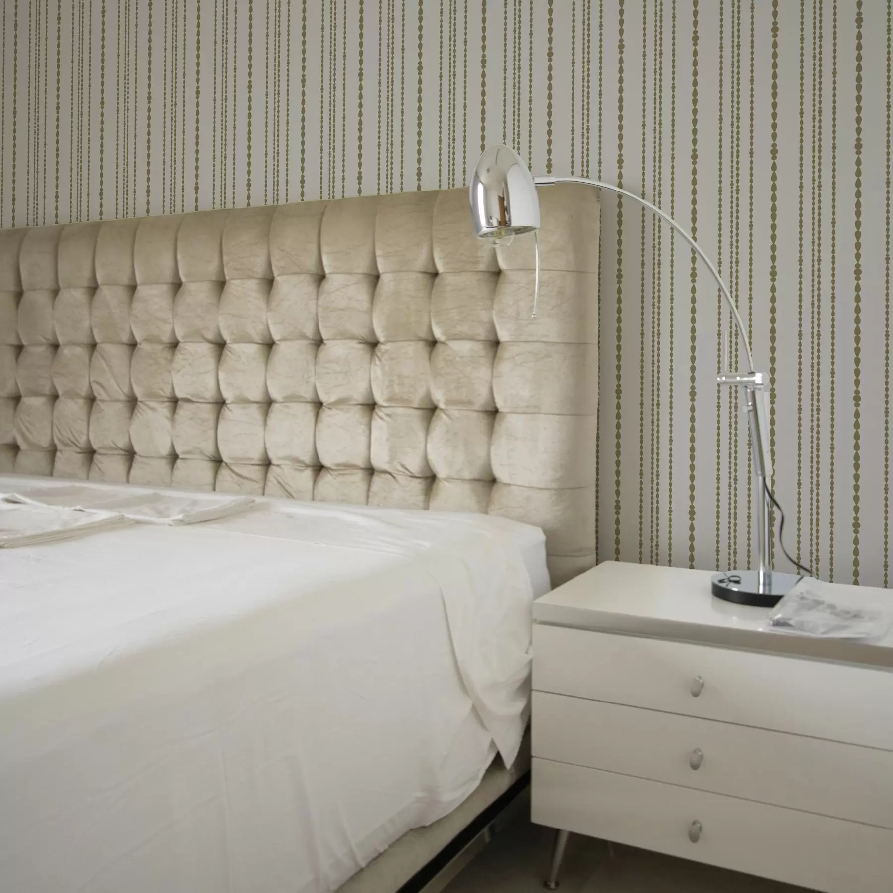 fotószőnyeg Minimalista minta sárga cseppek formájában függőleges csíkban a00448