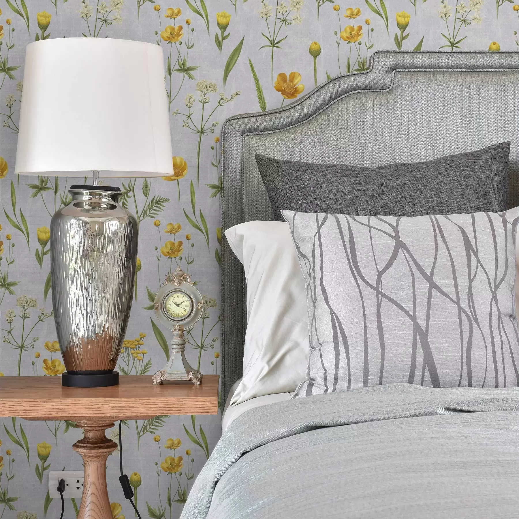 fotószőnyeg Sárga virágok és zöld növényzet világosszürke háttéren a00472