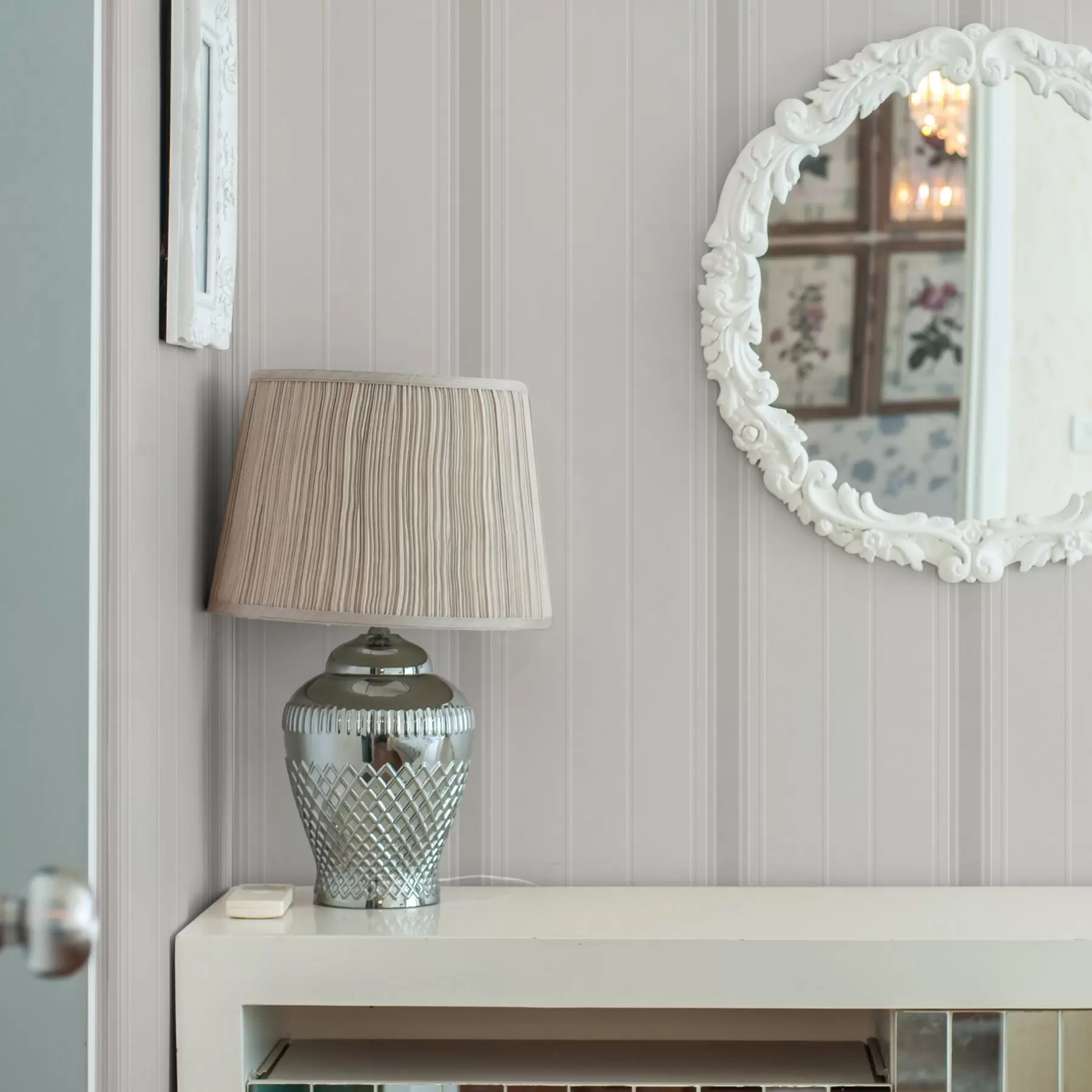 fotószőnyeg Bézs színű háttér vékony és közepes szürke-fehér csíkokkal a00559