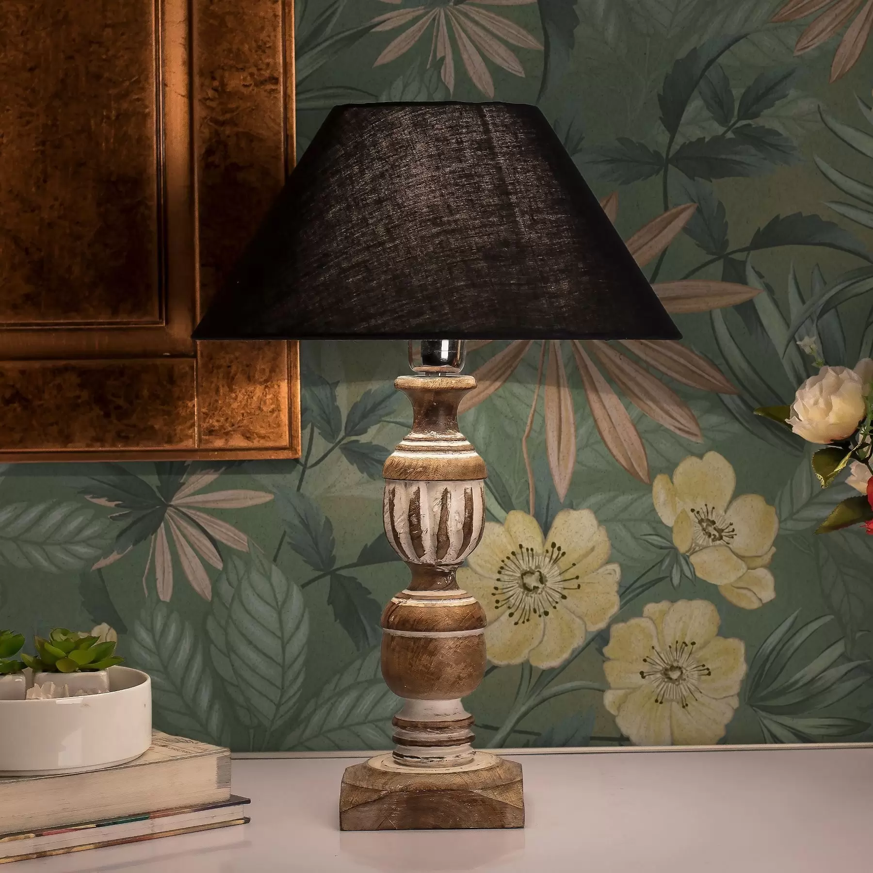 fotószőnyeg Sárga virágok zöld leveles textúra között a00718