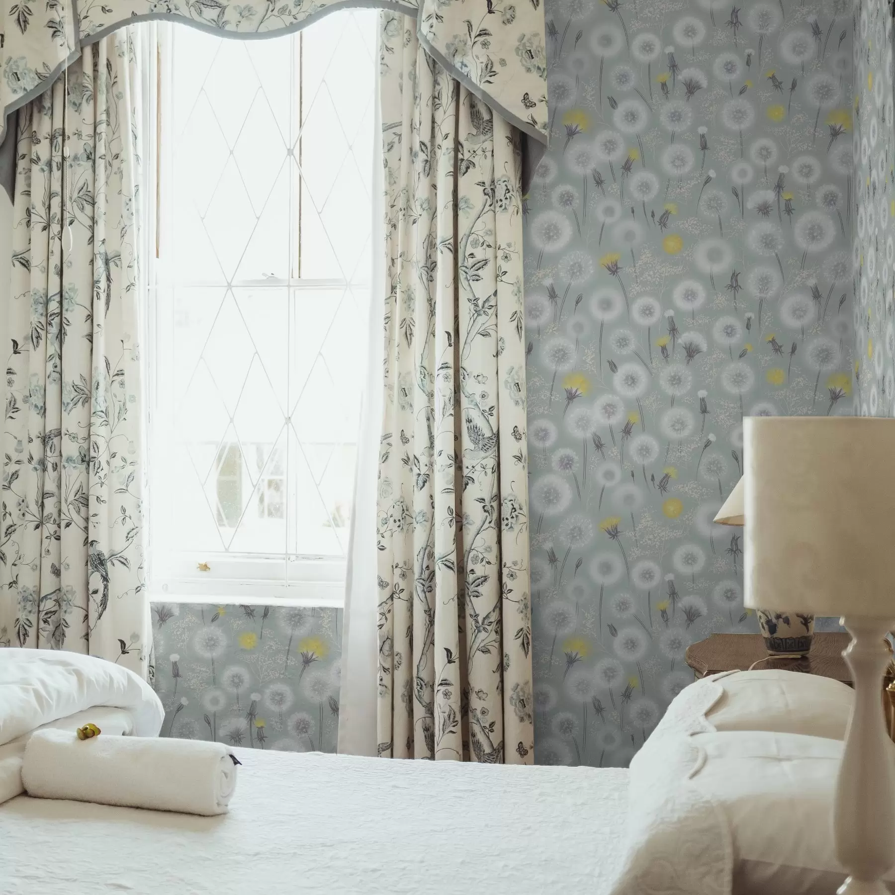 fotószőnyeg Puha pitypangok és magok mentás háttér előtt a00790