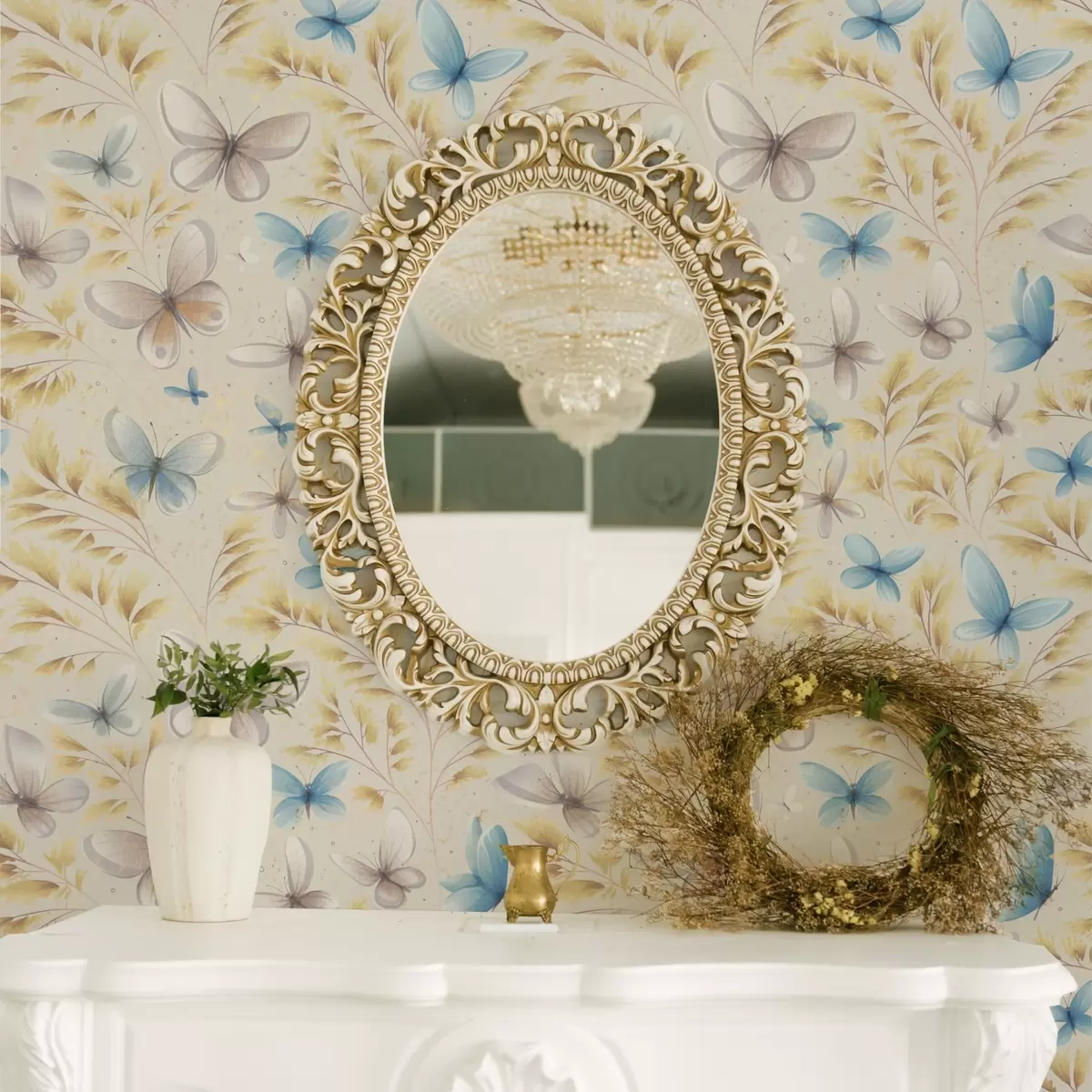 Háttérkép Könnyű pillangók arany levelek között világos háttér előtt a00795