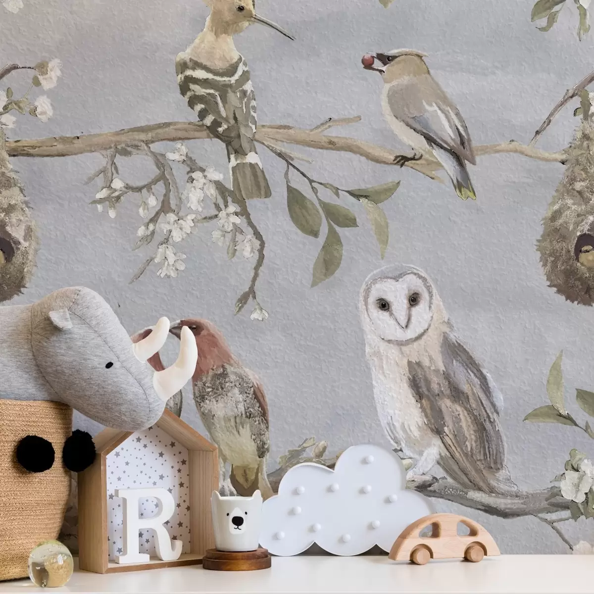 Háttérkép Madarak ágakon virágokkal szürke háttér előtt a00738