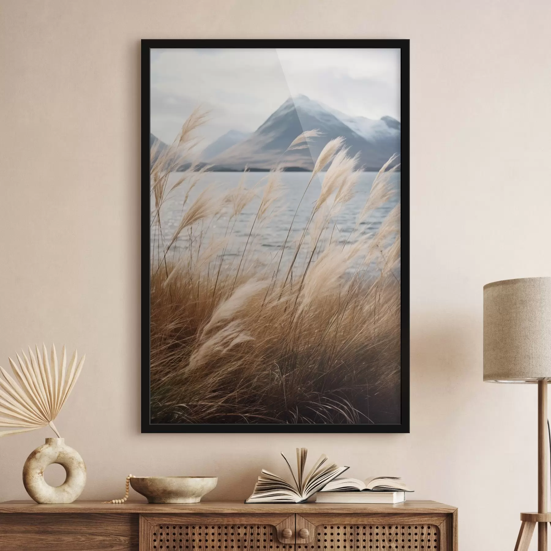 fotószőnyeg Pampas fű, háttérben tóval és hegyekkel, lágy megvilágítás, tompított színek, naturalisztikus stílus f46283