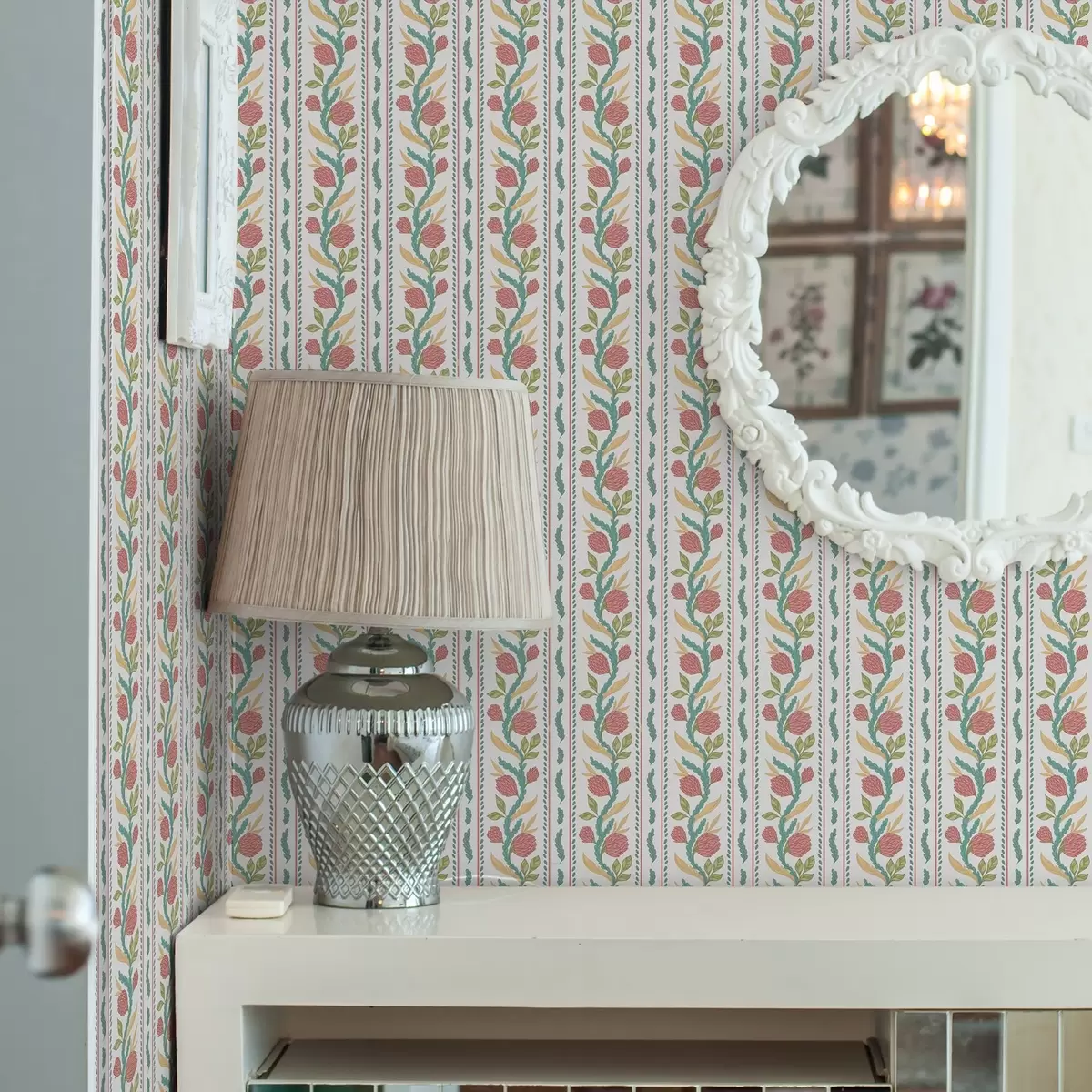 Háttérkép Függőleges csíkok korallvirágokkal és türkizkék levelekkel a00816 Háttérkép Függőleges csíkok korallvirágokkal és türkizkék levelekkel a00816