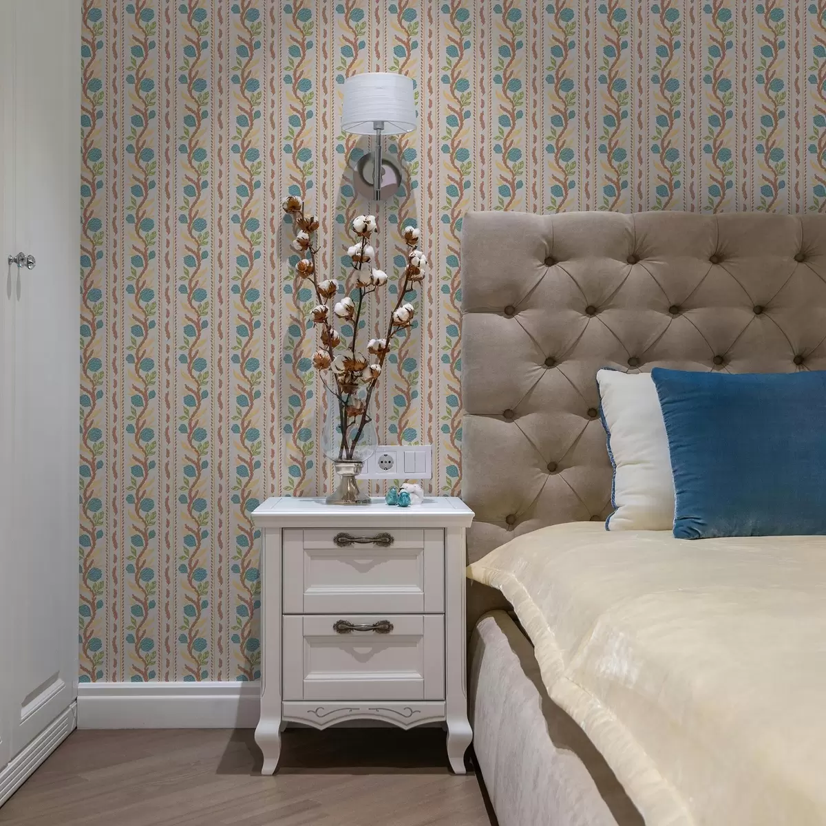 Háttérkép Függőleges csokorcsíkok kék virágokkal meleg alapon a00816v3 Háttérkép Függőleges csokorcsíkok kék virágokkal meleg alapon a00816v3