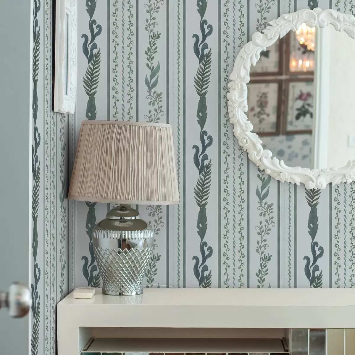 Háttérkép Csíkok ágakkal és fürtökkel hűvös világoskék alapon a00823v1