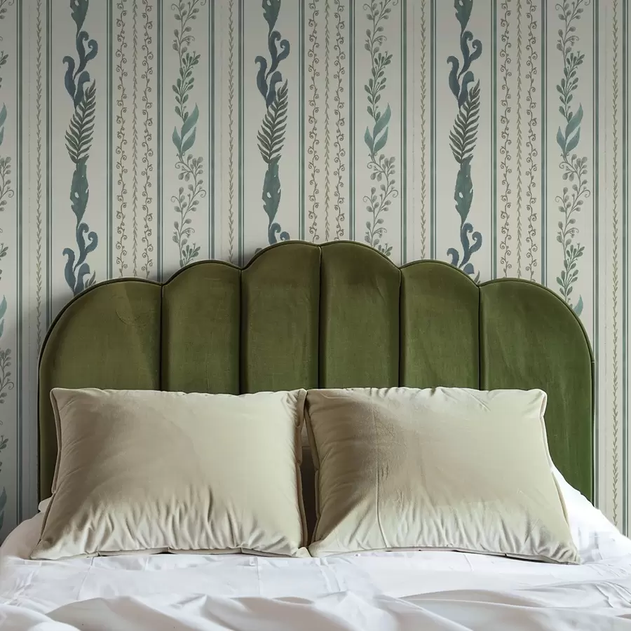 fotószőnyeg Csíkok ágakkal és fürtökkel meleg tejfehér alapon a00823v2