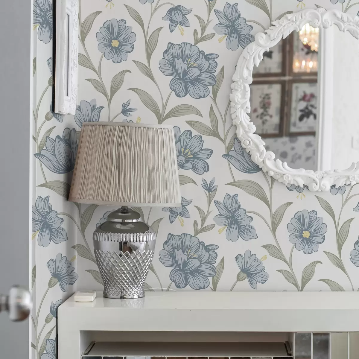 Háttérkép Poros kék virágok olajzöld levelekkel fehér alapon a00780