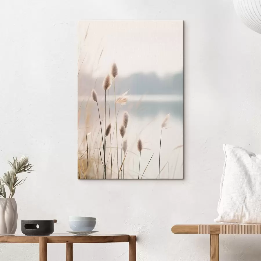 fotótapéta Puha nádas a ködös tóparton, pasztell bézs árnyalatok s46504