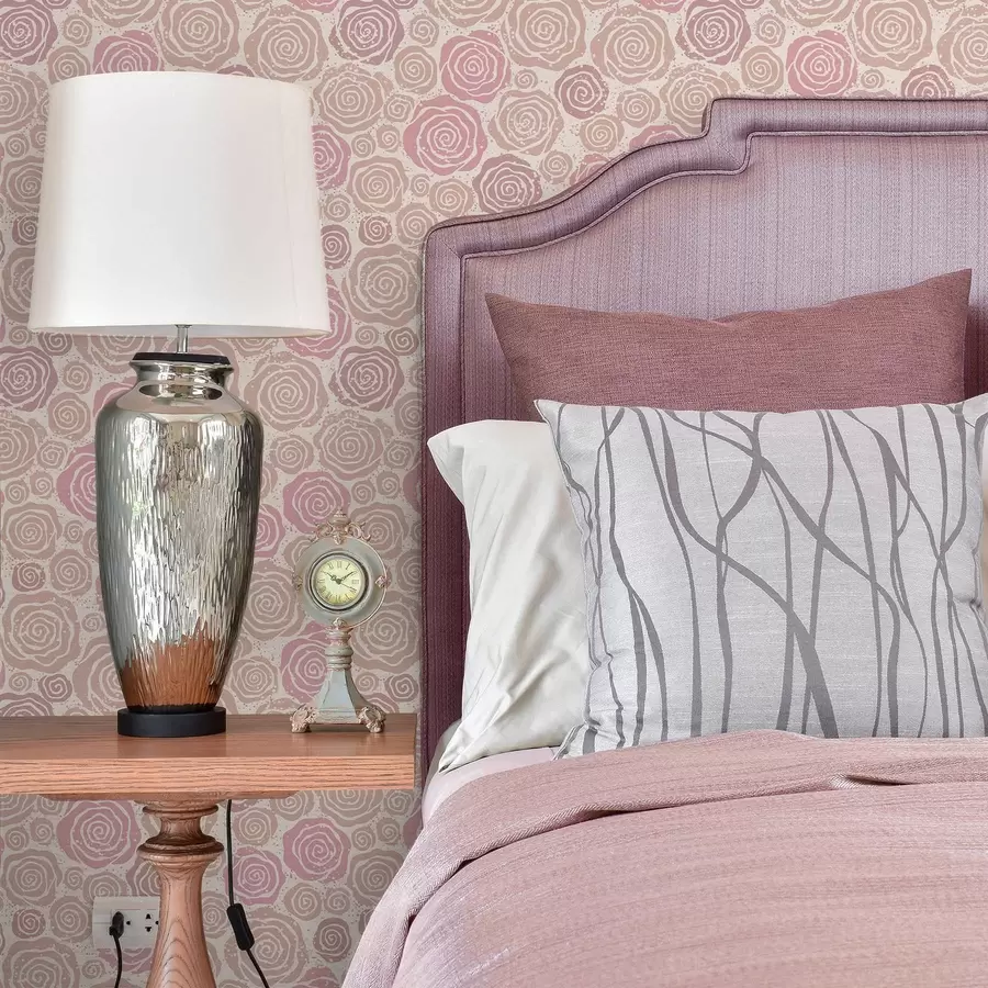 fotószőnyeg Spirál alakú rózsaszín rózsák és fröccsenések világos háttér előtt a00955