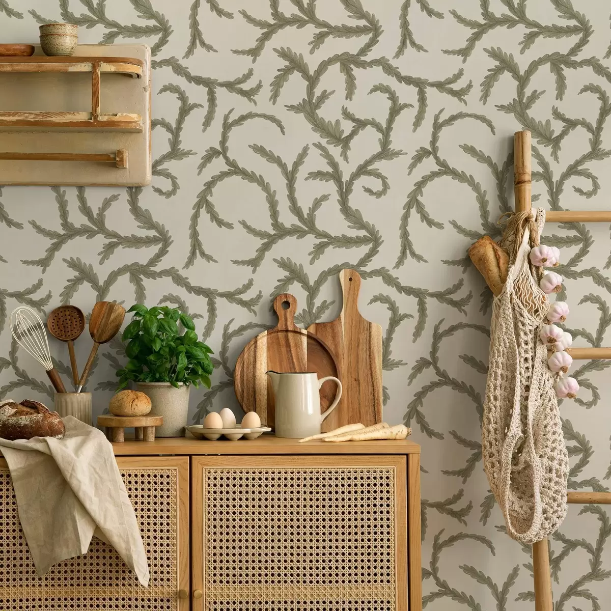 Háttérkép Puha zöld tűlevelű fürtök világos háttér előtt a00938