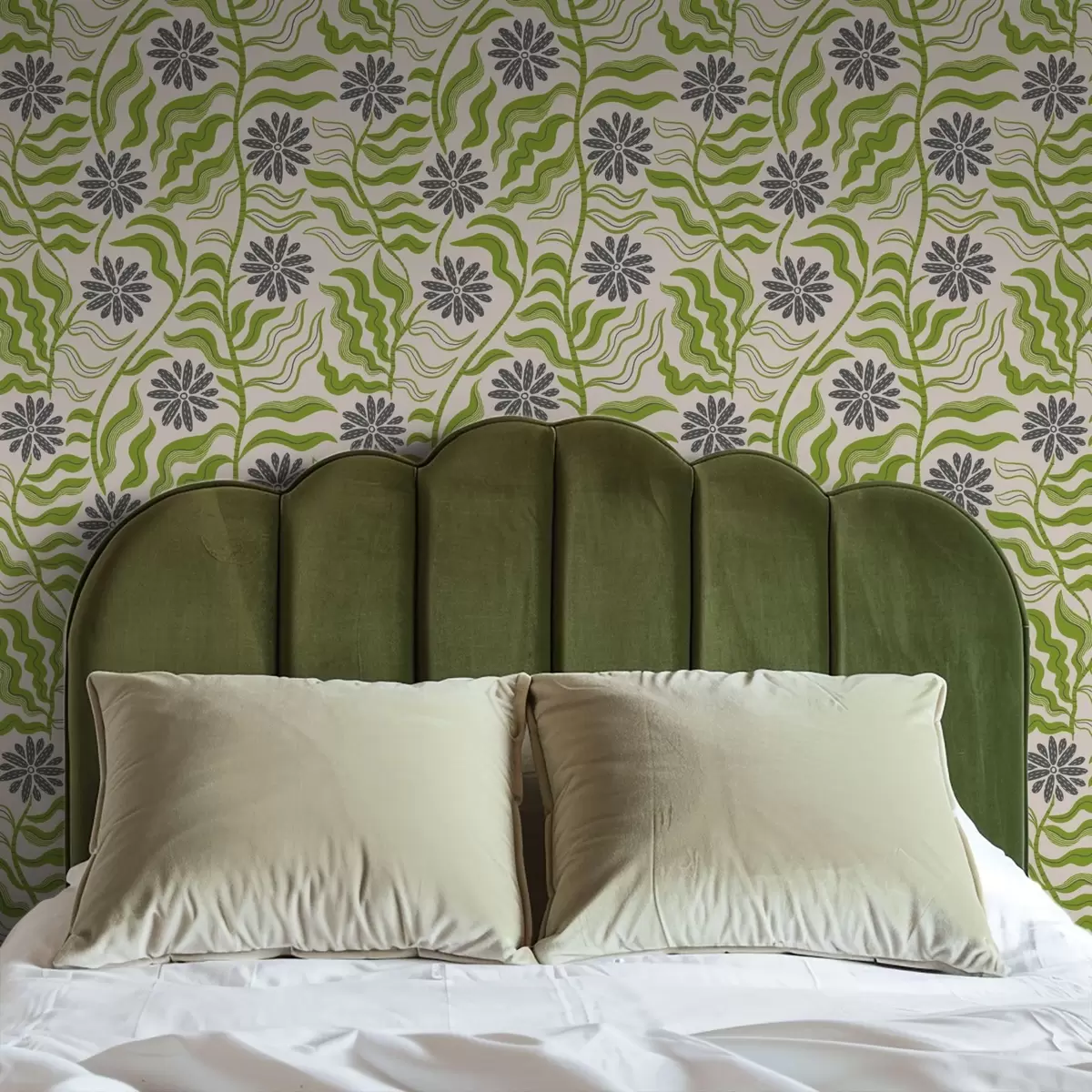 Háttérkép Játékos zöld margaréták hullámos levelekkel krém színű háttérrel a00998