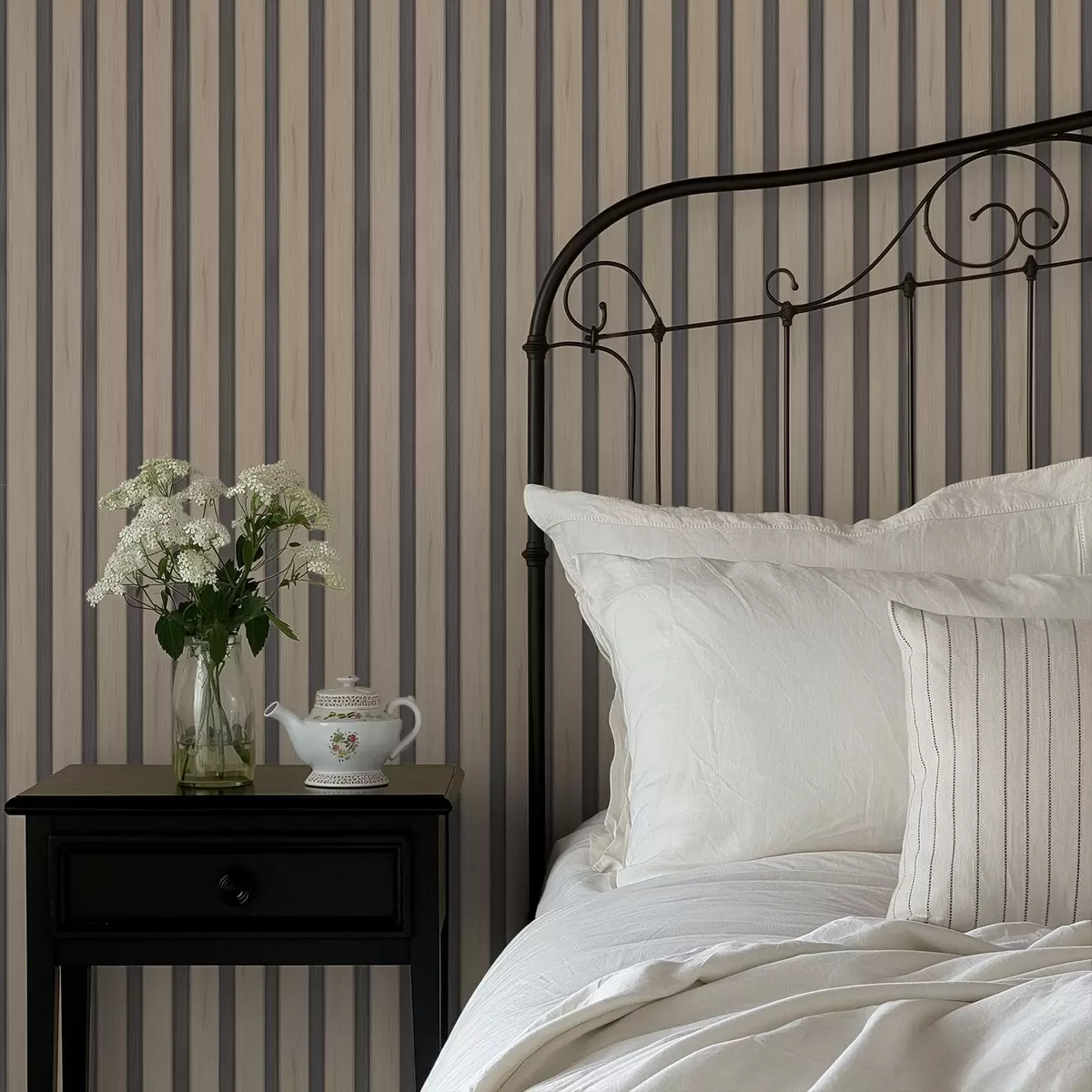 Háttérkép Bézs színű fa deszkák sötét függőleges csíkokkal a01054v2