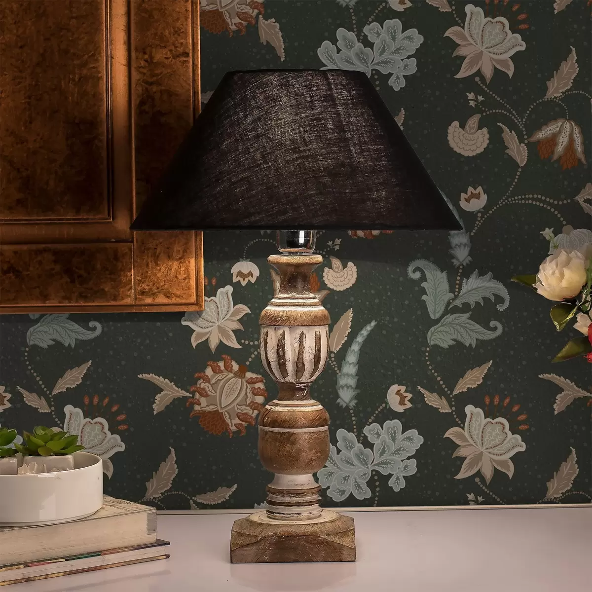 Háttérkép Sötétzöld háttér dekoratív virágokkal és levelekkel a01086