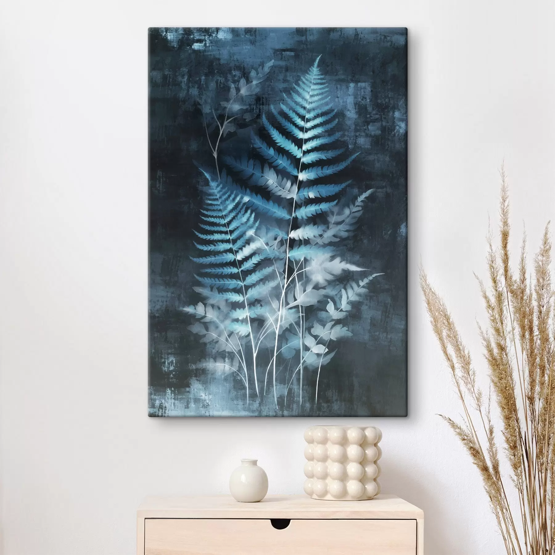 fotótapéta Kék páfrányok és növények sötét, texturált háttér előtt, a bonyolult részletekre összpontosítva, röntgenhatás s47026