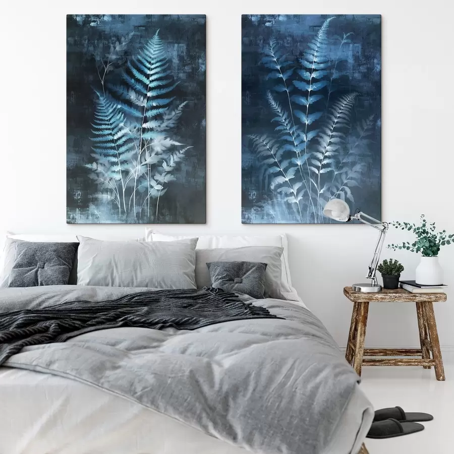 fotótapéta Kék páfrányok és növények sötét, texturált háttér előtt, a bonyolult részletekre összpontosítva, röntgenhatás m01121