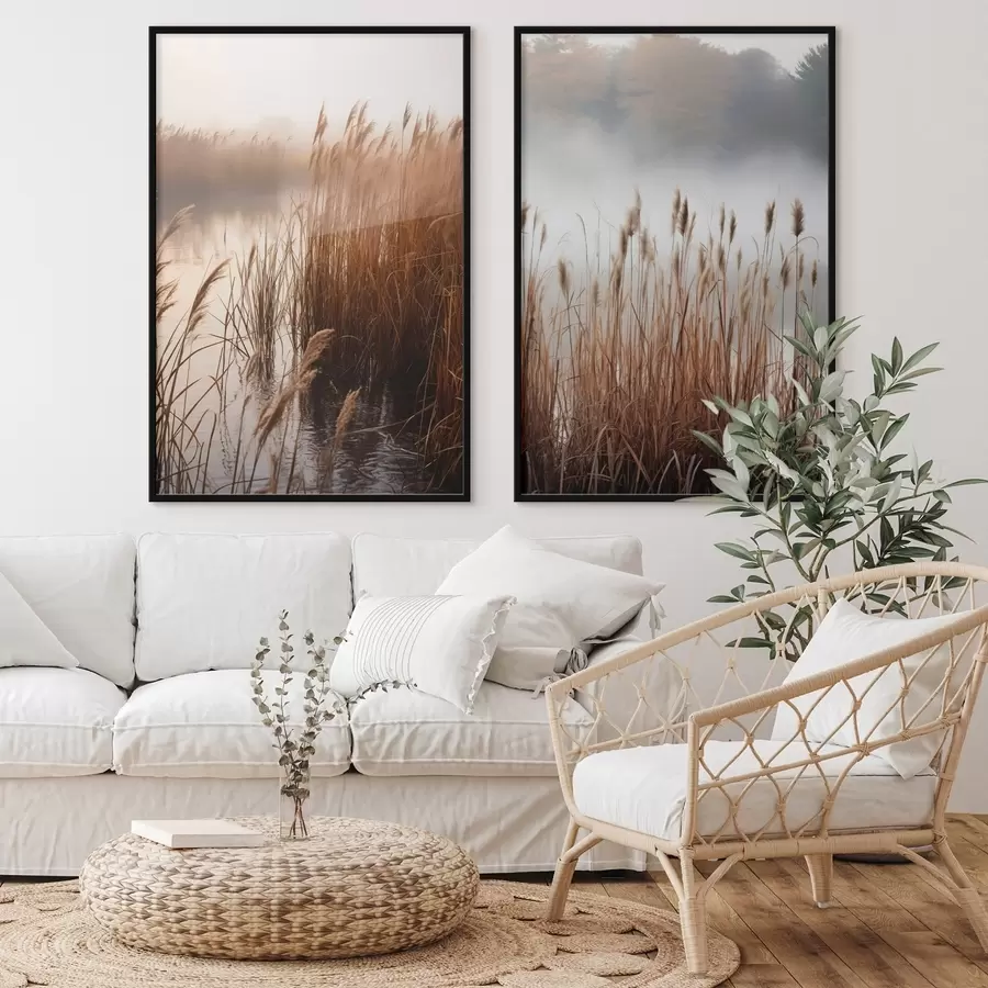 fotószőnyeg Magas nádasok nőnek egy víztestben, a víz tükrözi a nádasokat, ködös háttér, lágy fény, természeti táj d01008