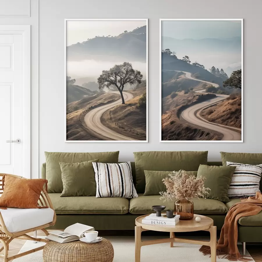 fotószőnyeg Kanyargós út dombos tájban, száraz fűvel, tiszta égbolttal és a távolban látható hegyekkel. d00887