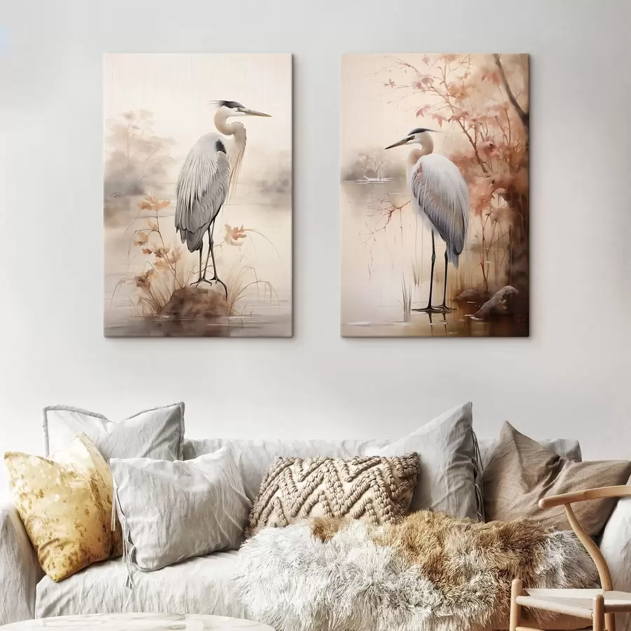 fotótapéta Egy gém áll egy sziklán egy tóban, magas fű és fákkal a háttérben. m01239