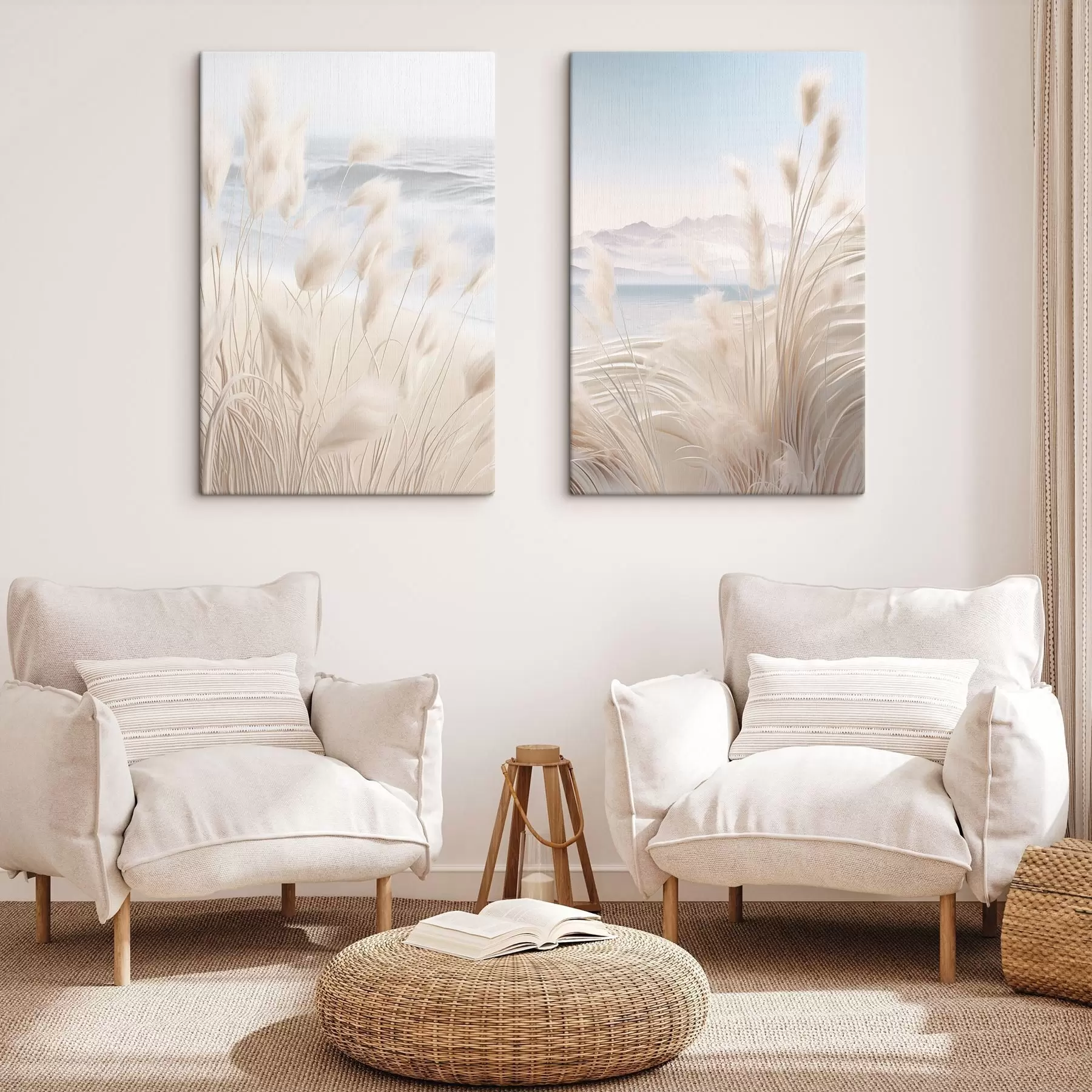 fotótapéta Magas, tollas pampas fű lágy bézs árnyalatokban az előtérben, homokos stranddal a háttérben m01242