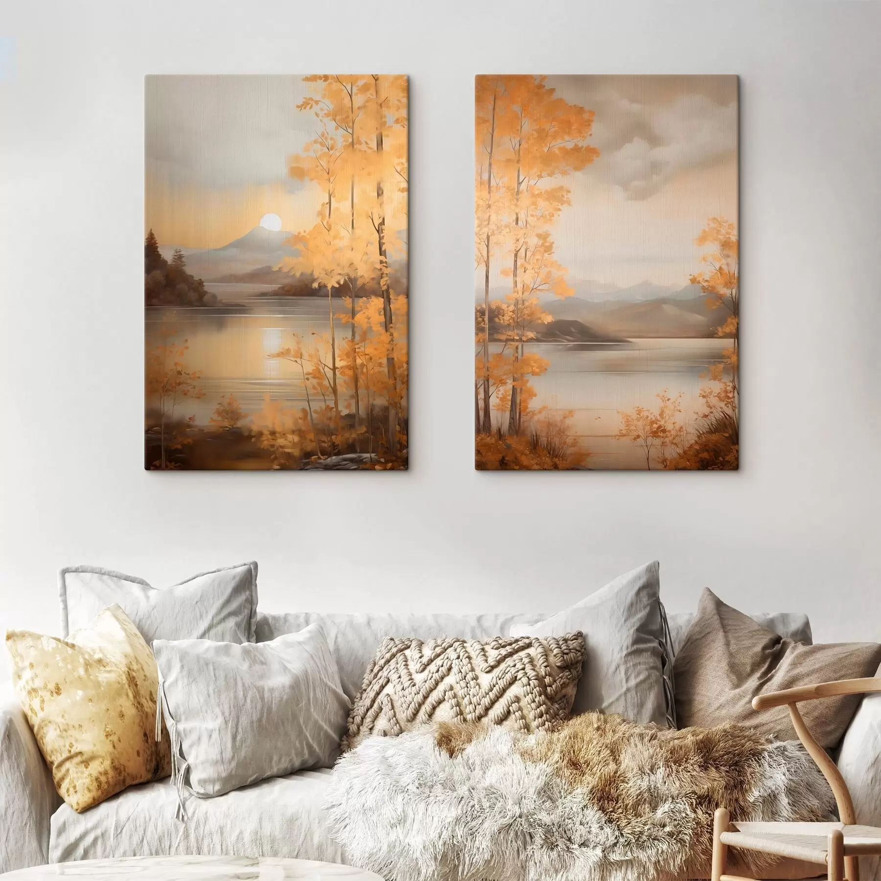 fotótapéta Őszi textúrájú, narancssárga levelű fák keretezik a nyugodt tavat, amelynek túlsó partján a felhős ég alatt távoli hegyek láthatók. m01246