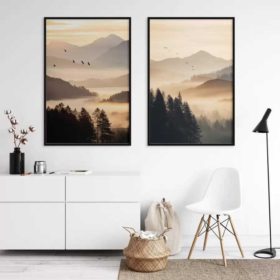 fotószőnyeg Hegyi táj, erdő és madarak repülnek az égen , mindezt vastag köd borítja napfelkeltekor d00651