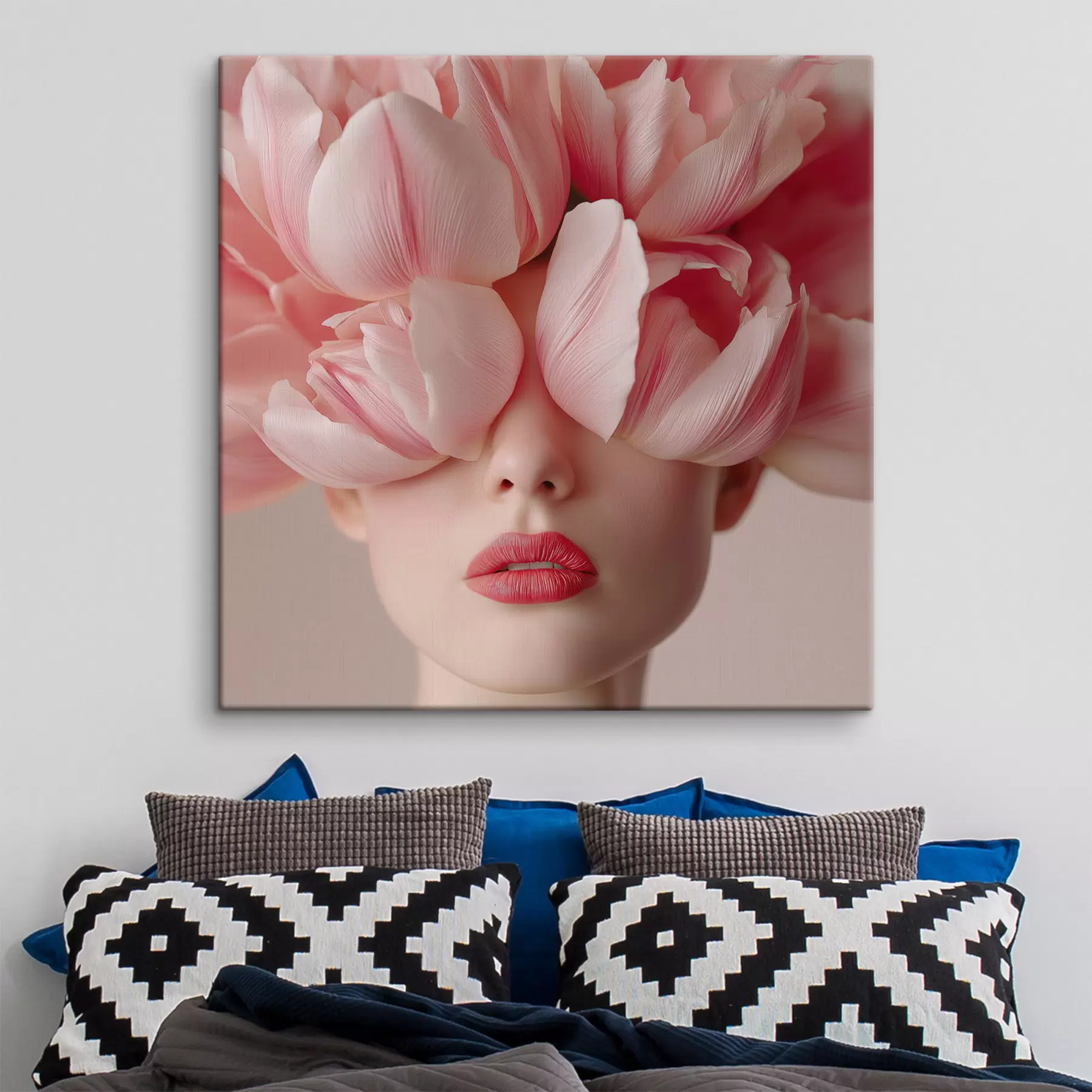 fotótapéta Női portré rózsaszín szirmokkal s47920