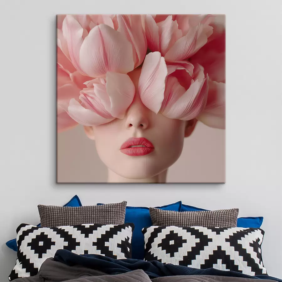 fotótapéta Női portré rózsaszín szirmokkal s47920