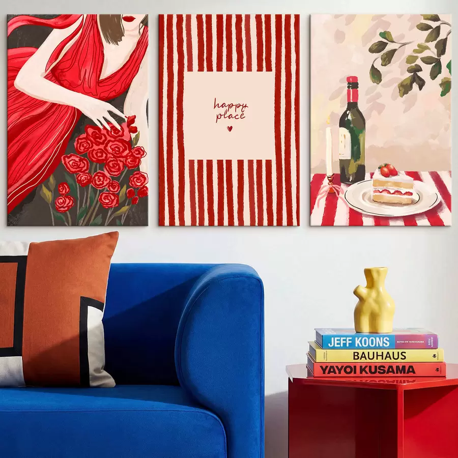 fotótapéta Rózsákkal, csíkos poszterrel és asztallal rendelkező nő m30099